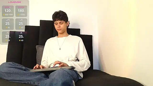 Snapshot of alexmark_ chatting on December 2025 01:37:02 PM alexmark online show from December 2025 01:37:02 PM