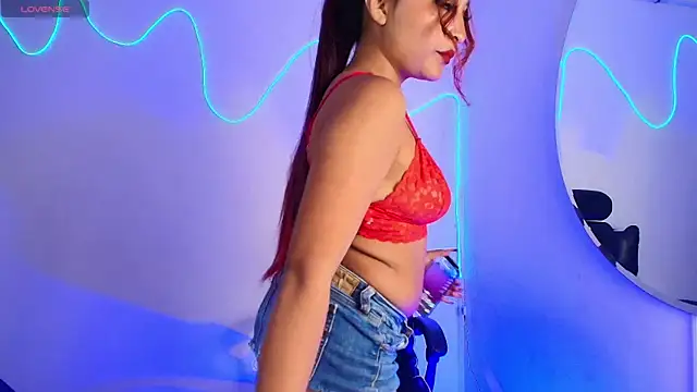 Naiaa Cruz online show from May 2026 09:32:01 PM