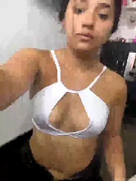 Snapshot of Luciaparker03 chatting on October 2025 03:13:01 PM Luciaparker03 online show from October 2025 03:13:01 PM