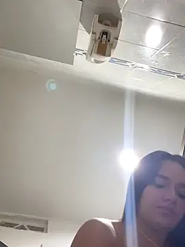 Snapshot of Luciaparker03 chatting on November 2025 02:50:02 PM Luciaparker03 online show from November 2025 02:50:02 PM