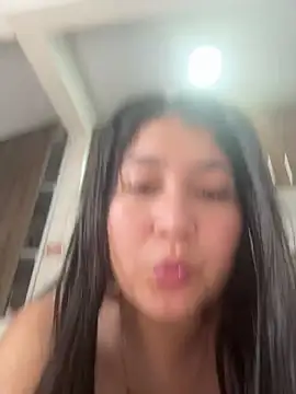 Snapshot of evelyn_1702 chatting on October 2025 07:02:01 PM evelyn 1702 online show from October 2025 07:02:01 PM