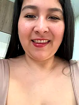 Snapshot of evelyn_1702 chatting on October 2025 09:27:01 PM evelyn 1702 online show from October 2025 09:27:01 PM