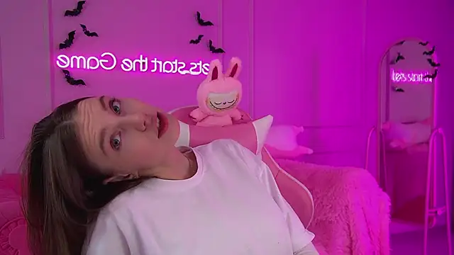 Snapshot of VeronicaVances chatting on October 2025 06:25:02 AM VeronicaVances online show from October 2025 06:25:02 AM