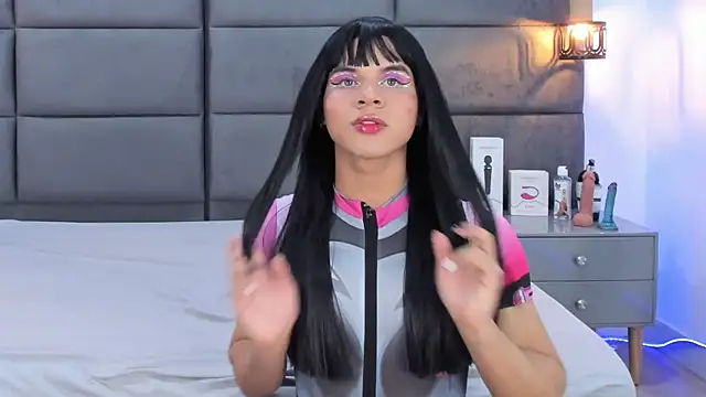 Snapshot of Slenna_Moon chatting on October 2025 02:42:01 AM Slenna Moon online show from October 2025 02:42:01 AM