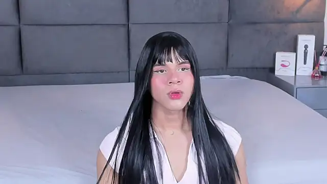 Snapshot of Slenna_Moon chatting on November 2025 03:07:01 AM Slenna Moon online show from November 2025 03:07:01 AM