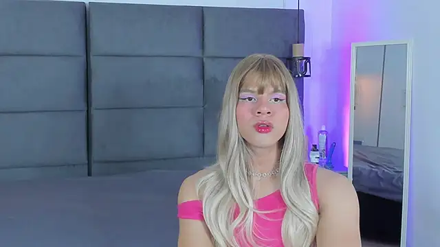 Snapshot of Slenna_Moon chatting on November 2025 03:05:01 AM Slenna Moon online show from November 2025 03:05:01 AM