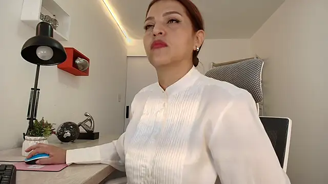 Skylar  Desire online show from September 2025 01:03:01 PM