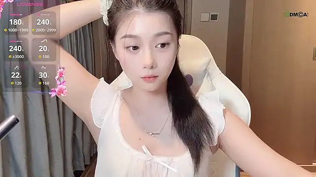 Snapshot of Makinghappymyself_ chatting on November 2025 12:33:01 PM Makinghappymyself online show from November 2025 12:33:01 PM