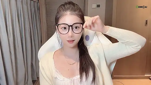 Snapshot of Makinghappymyself_ chatting on November 2025 01:37:01 PM Makinghappymyself online show from November 2025 01:37:01 PM