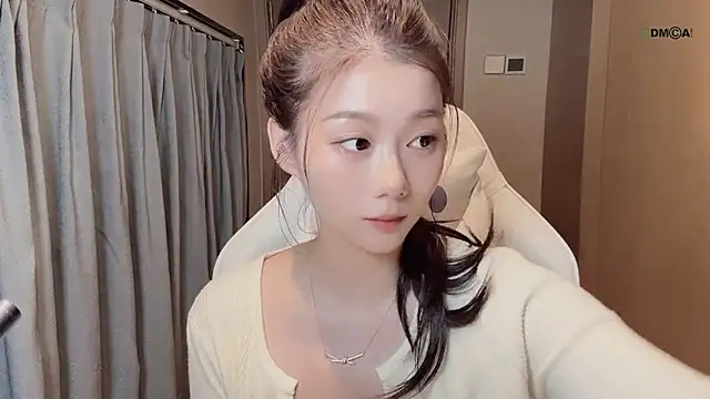 Snapshot of Makinghappymyself_ chatting on November 2025 01:12:02 PM Makinghappymyself online show from November 2025 01:12:02 PM