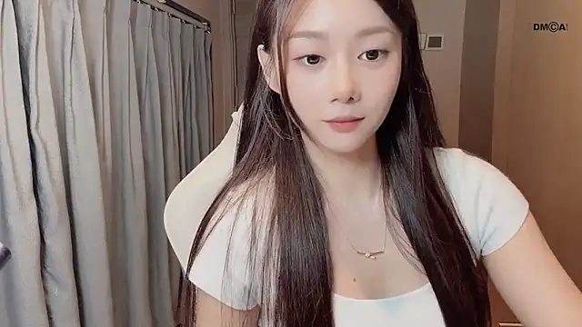 Snapshot of Makinghappymyself_ chatting on December 2025 12:32:01 PM Makinghappymyself online show from December 2025 12:32:01 PM