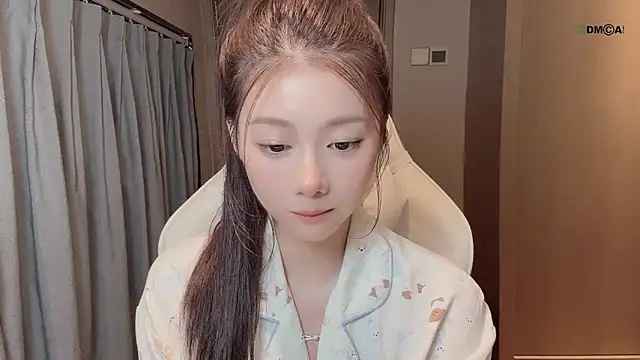 Snapshot of Makinghappymyself_ chatting on December 2025 02:45:02 PM Makinghappymyself online show from December 2025 02:45:02 PM