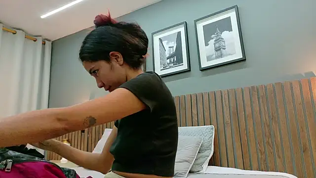 Snapshot of luna_roja25 chatting on November 2025 01:44:02 PM luna roja25 online show from November 2025 01:44:02 PM