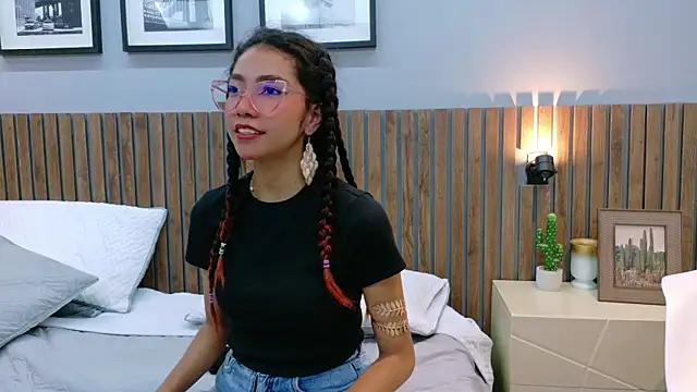 Snapshot of luna_roja25 chatting on November 2025 01:22:02 PM luna roja25 online show from November 2025 01:22:02 PM