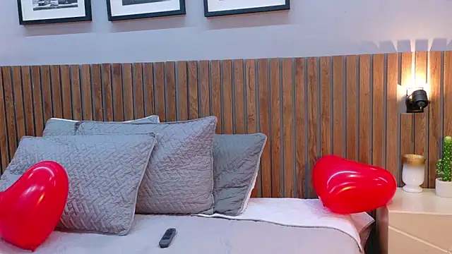 luna roja25 online show from February 2026 01:29:02 PM