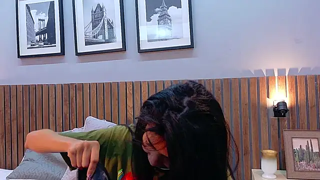 luna roja25 online show from February 2026 12:59:02 PM