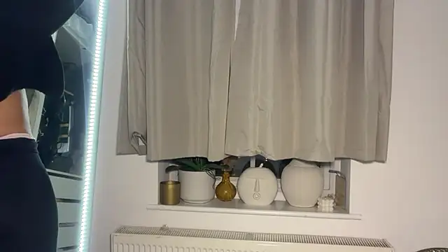 Snapshot of KayleeBella chatting on November 2025 07:59:02 PM KayleeBella online show from November 2025 07:59:02 PM