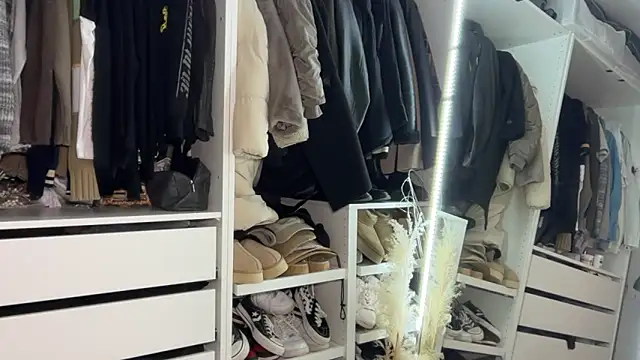 Snapshot of KayleeBella chatting on November 2025 06:52:02 PM KayleeBella online show from November 2025 06:52:02 PM