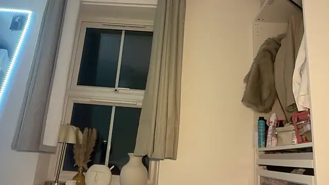 Snapshot of KayleeBella chatting on November 2025 09:59:01 PM KayleeBella online show from November 2025 09:59:01 PM