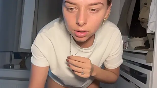 Snapshot of KayleeBella chatting on November 2025 05:39:01 PM KayleeBella online show from November 2025 05:39:01 PM