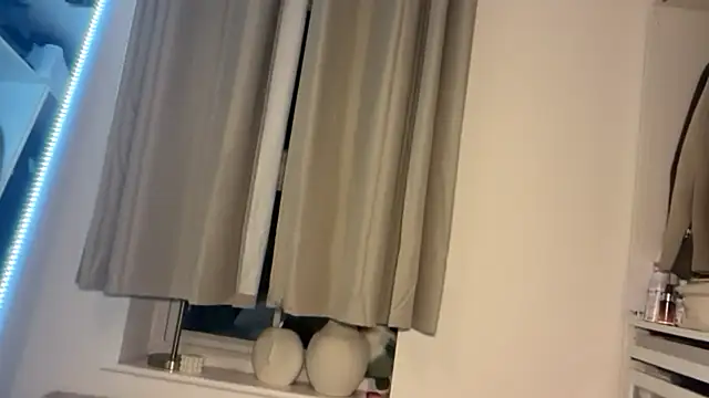 Snapshot of KayleeBella chatting on December 2025 05:31:02 PM KayleeBella online show from December 2025 05:31:02 PM