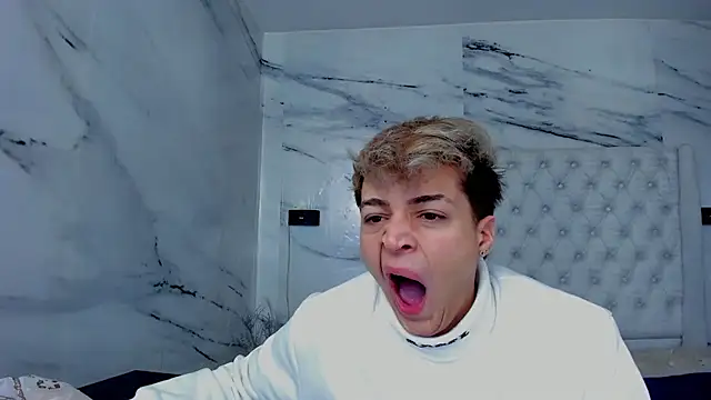 Snapshot of Ari_and_Storm chatting on September 2025 01:33:01 PM Ari and Storm online show from September 2025 01:33:01 PM