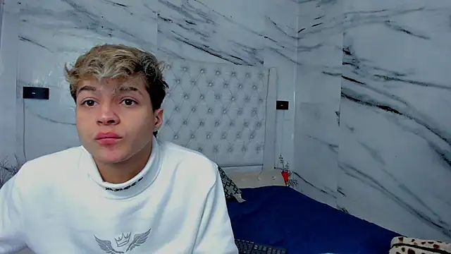 Snapshot of Ari_and_Storm chatting on September 2025 01:23:01 PM Ari and Storm online show from September 2025 01:23:01 PM