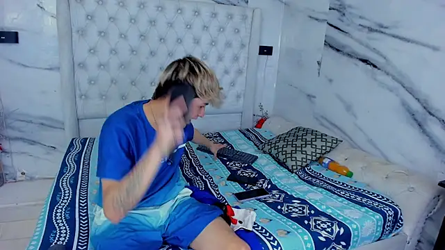 Snapshot of Ari_and_Storm chatting on September 2025 03:02:01 PM Ari and Storm online show from September 2025 03:02:01 PM