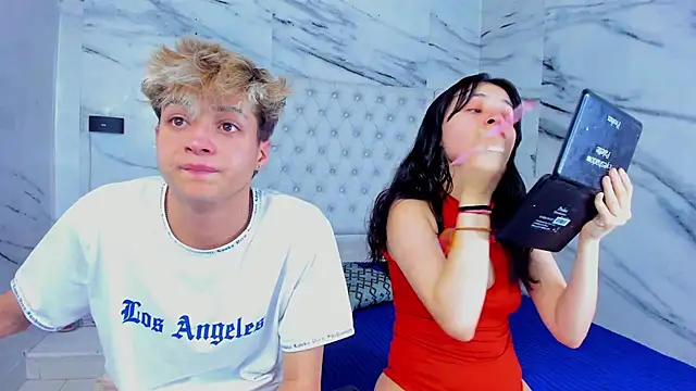 Snapshot of Ari_and_Storm chatting on September 2025 09:07:02 PM Ari and Storm online show from September 2025 09:07:02 PM