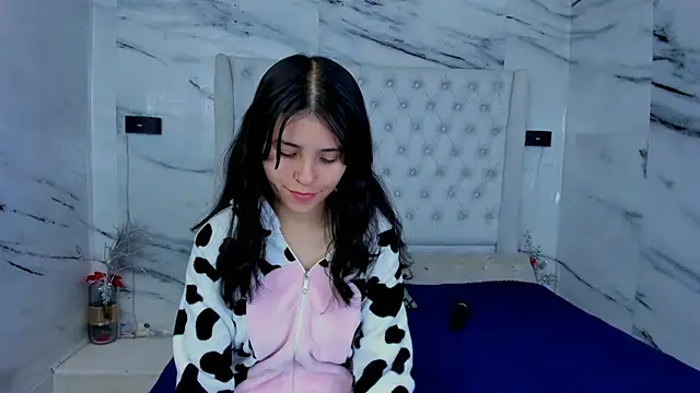 Snapshot of Ari_and_Storm chatting on September 2025 02:33:02 PM Ari and Storm online show from September 2025 02:33:02 PM