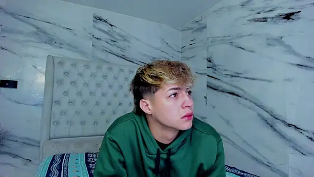 Snapshot of Ari_and_Storm chatting on October 2025 12:36:02 PM Ari and Storm online show from October 2025 12:36:02 PM