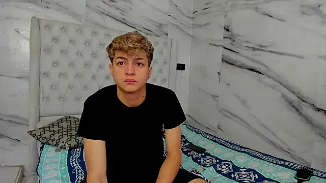 Snapshot of Ari_and_Storm chatting on October 2025 12:04:01 PM Ari and Storm online show from October 2025 12:04:01 PM