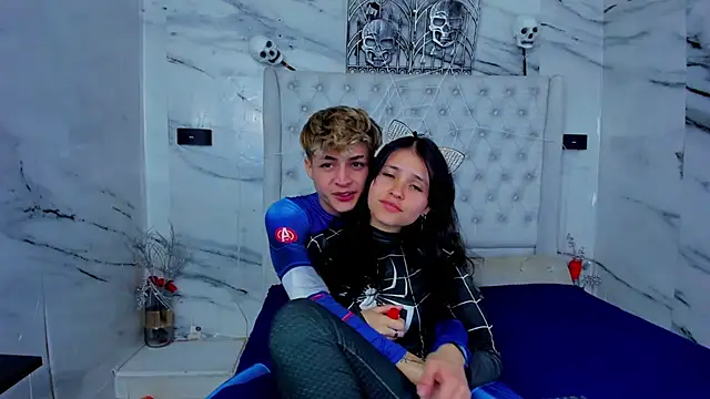 Snapshot of Ari_and_Storm chatting on November 2025 11:27:02 PM Ari and Storm online show from November 2025 11:27:02 PM