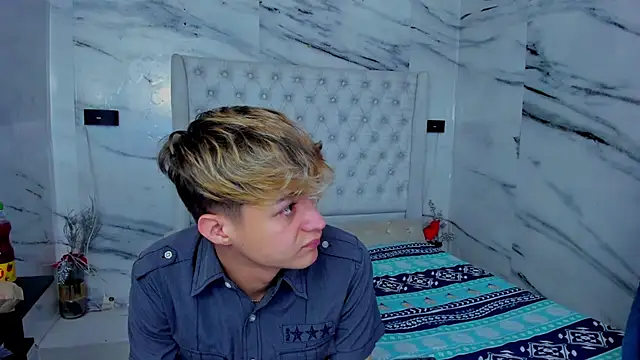 Snapshot of Ari_and_Storm chatting on November 2025 01:11:01 PM Ari and Storm online show from November 2025 01:11:01 PM