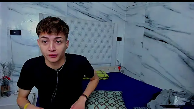 Snapshot of Ari_and_Storm chatting on November 2025 01:33:02 PM Ari and Storm online show from November 2025 01:33:02 PM