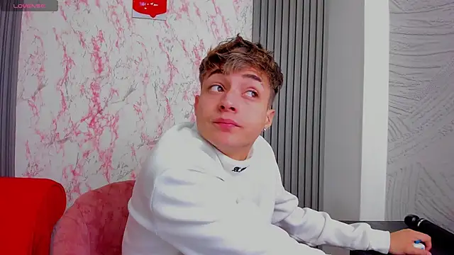 Snapshot of Ari_and_Storm chatting on November 2025 01:45:02 PM Ari and Storm online show from November 2025 01:45:02 PM