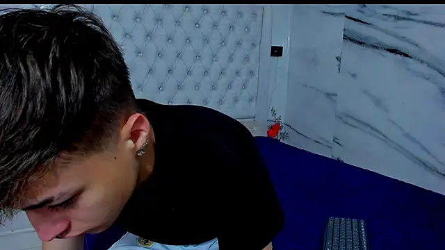 Snapshot of Ari_and_Storm chatting on November 2025 01:47:02 PM Ari and Storm online show from November 2025 01:47:02 PM