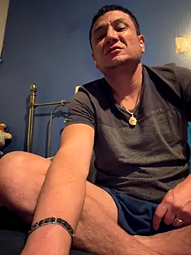 Snapshot of stevo170t chatting on December 2025 04:39:01 AM stevo170t online show from December 2025 04:39:01 AM