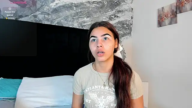 Snapshot of KimberlyLoren chatting on October 2025 01:36:03 PM KimberlyLoren online show from October 2025 01:36:03 PM