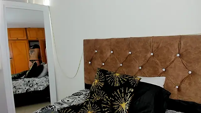 camila collins7 online show from November 2025 12:38:01 PM