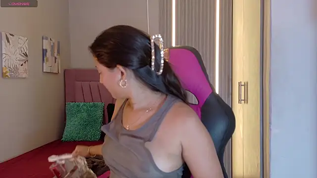 Snapshot of Laly_Cherry_ chatting on November 2025 12:49:01 PM Laly Cherry online show from November 2025 12:49:01 PM