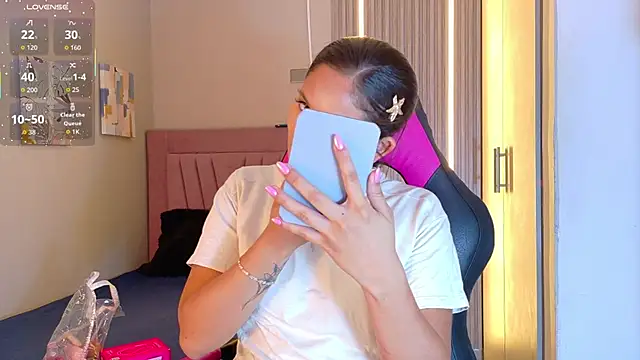 Snapshot of Laly_Cherry_ chatting on November 2025 12:27:02 PM Laly Cherry online show from November 2025 12:27:02 PM