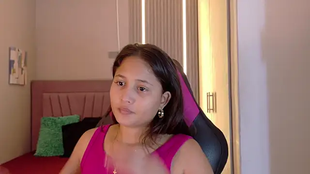 Snapshot of Laly_Cherry_ chatting on November 2025 12:30:01 PM Laly Cherry online show from November 2025 12:30:01 PM