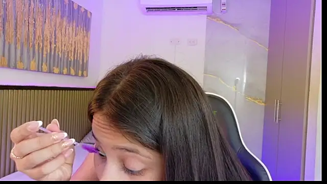 Snapshot of Laly_Cherry_ chatting on December 2025 12:32:01 PM Laly Cherry online show from December 2025 12:32:01 PM