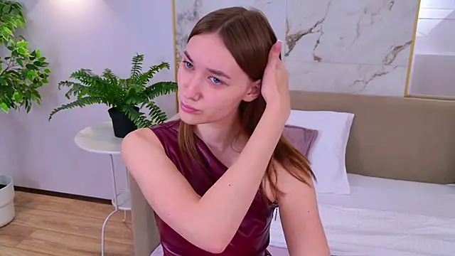 AmadaReine online show from November 2025 04:17:01 PM