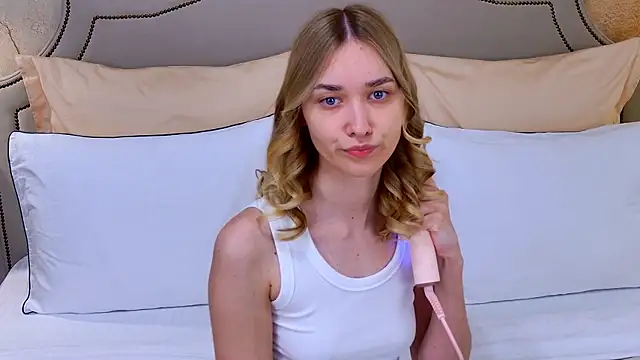 AmadaReine online show from June 2026 04:30:01 PM