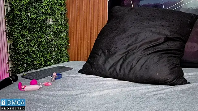 Kiara Zahiri   online show from November 2025 11:18:02 AM