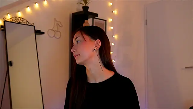 Naomii20   online show from December 2025 05:55:02 PM