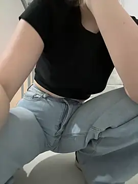 Snapshot of Cumonmme chatting on November 2025 08:21:02 PM Cumonmme online show from November 2025 08:21:02 PM