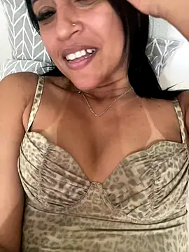 Katianesantos online show from October 2025 06:39:01 PM